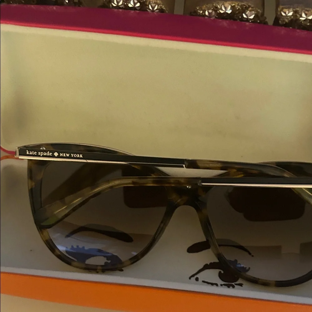 Kate Spade Black and Tortoise Sunglasses. Offers welcome - Picture 4 of 10